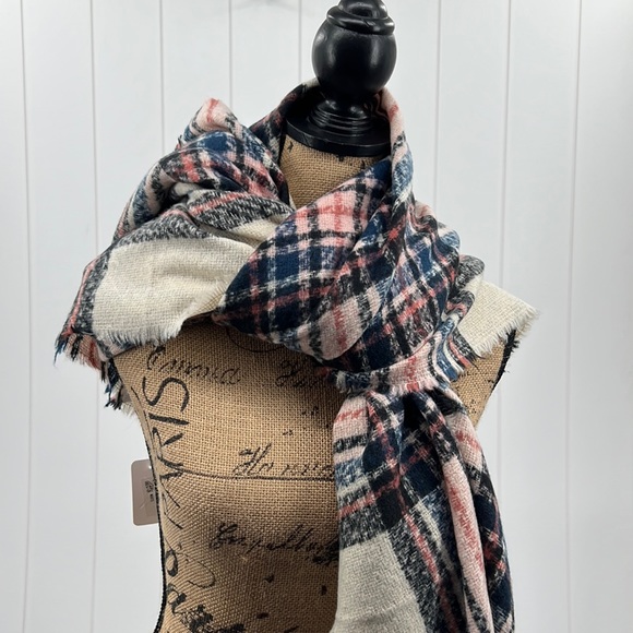 🆕Blanket Scarf Cream Pink Blue Black Plaid Multiple Ways To Wear Soft One Size - Picture 3 of 6